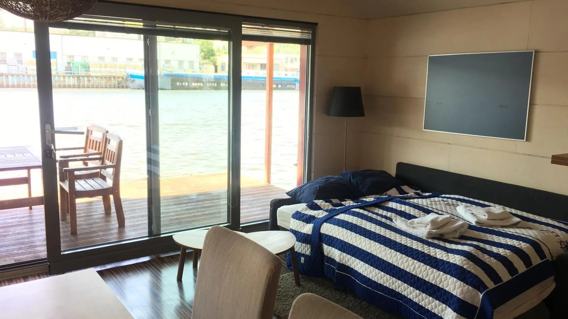 Hotel Houseboat Benjamin - Houseboats Benjamin & Franklin Praha Botel